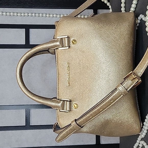 Michael Kors Metallic Golden Savannah Small Satchel with 🆕️MK Dust Bag - Picture 17 of 17